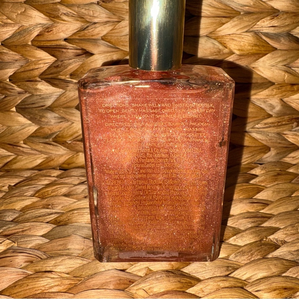 Victoria’s Secret Bombshell Shimmer Body Oil - Picture 4 of 4
